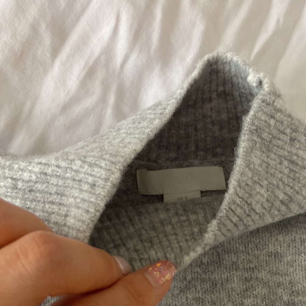 H&M mockneck sweater - Picture 2 of 2